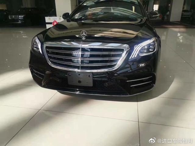 奔驰S560 4.0 直列八缸发动机 470匹马力