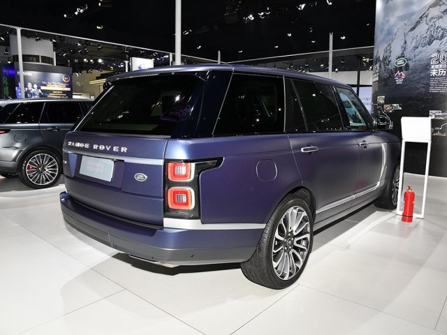 好看的汽车图片：路虎揽胜尊崇创世加长版