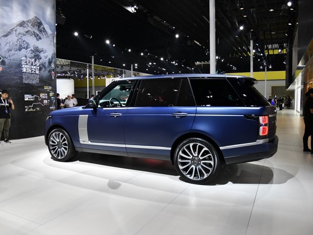 好看的汽车图片：路虎揽胜尊崇创世加长版