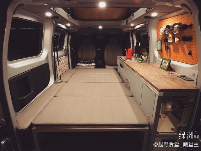 4WD NV200露营车 4WD NV200露营车，忘记当时国内有四驱销售吗