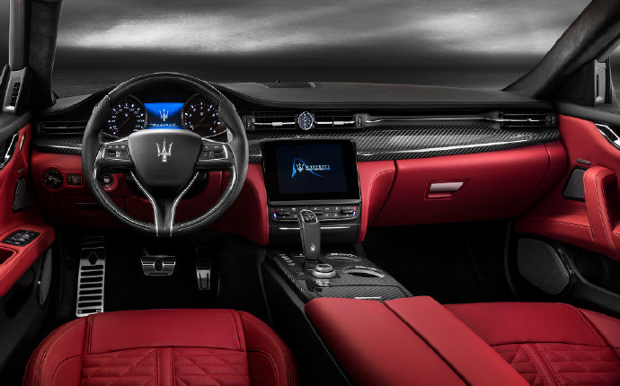 玛莎拉蒂还是能感觉到一种超豪华品牌的氛围~