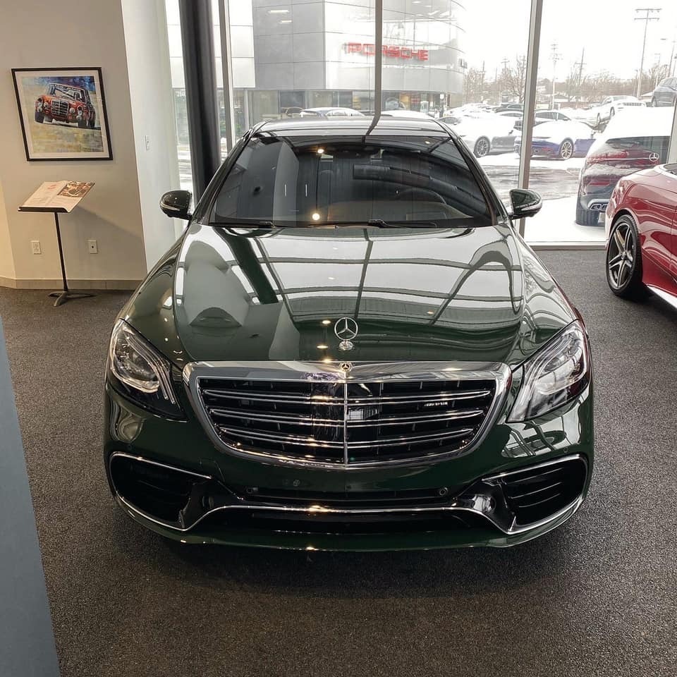军绿色的奔驰 s63,这个颜色一点都不低调.-新浪汽车
