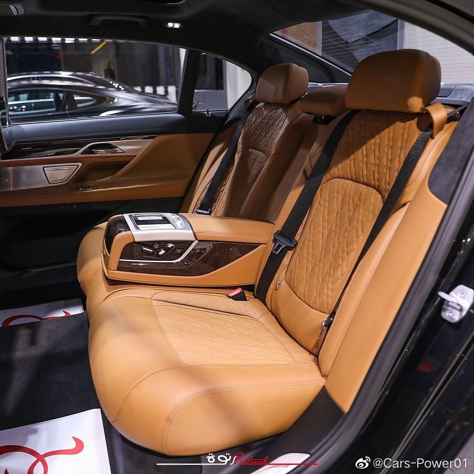 4.4T V8 523马力 750牛米 宝马750Li 看起来是不是比新S顺眼？