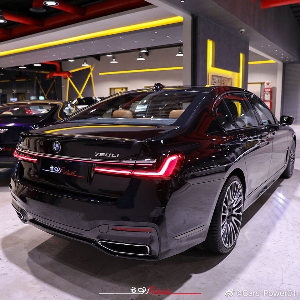 4.4T V8 523马力 750牛米 宝马750Li 看起来是不是比新S顺眼？