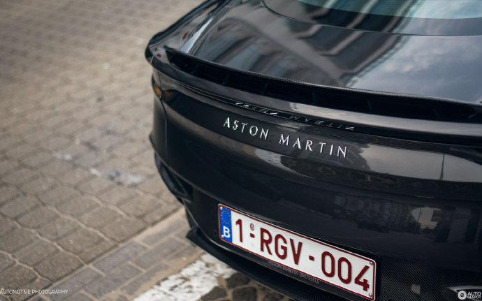 街拍 ~ Aston Martin DBS Superleggera 酷！