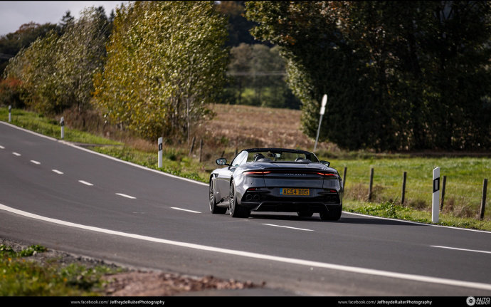 Aston Martin DBS Superleggera Volante 这车身设计太漂亮了！