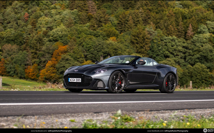Aston Martin DBS Superleggera Volante 这车身设计太漂亮了！