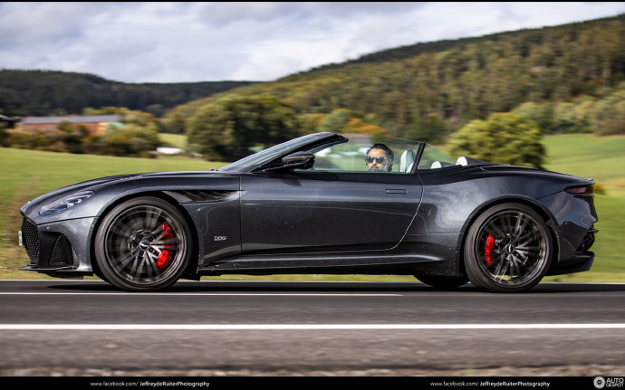 Aston Martin DBS Superleggera Volante 这车身设计太漂亮了！