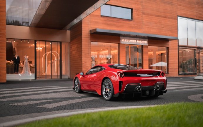 法拉利的经典款，诱惑力满分的红，心动了！