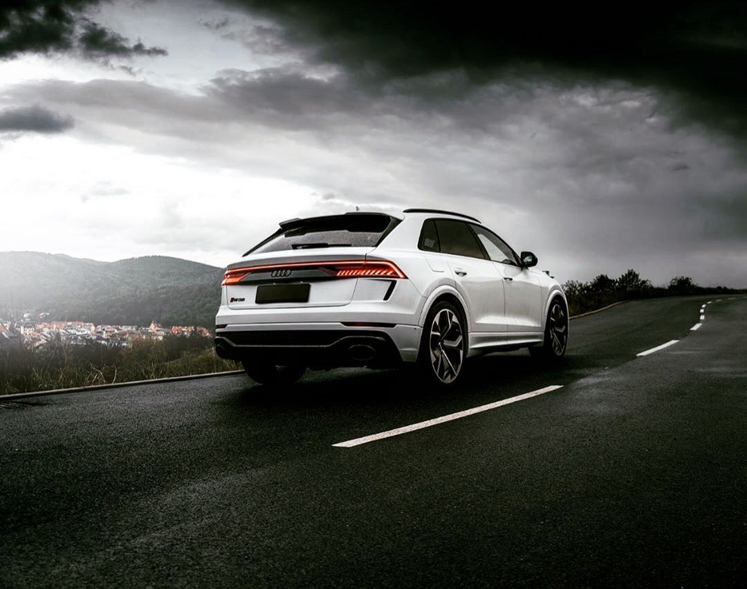 全新奥迪RS Q8。既可以撒野，又可以肆意驰骋。