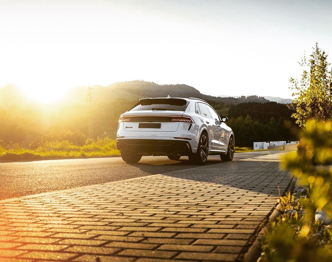 全新奥迪RS Q8。既可以撒野，又可以肆意驰骋。