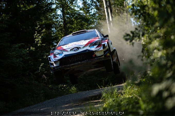 丰田车队测试2020款赛车，两名车手罗万佩拉和奥吉尔先后登场。