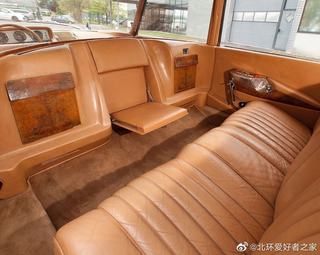 雪铁龙DS总统座驾么，驾驶员的位置奇怪不？