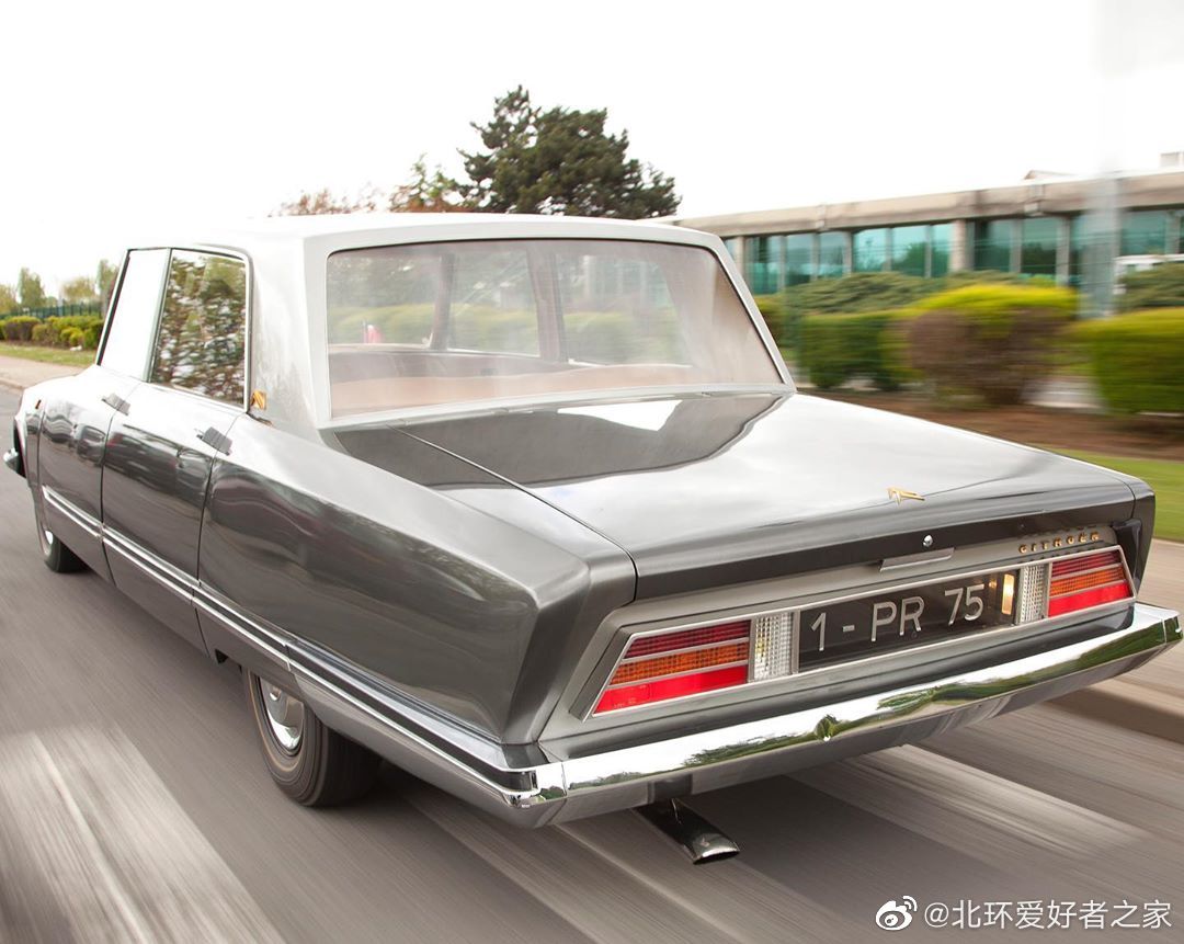 雪铁龙DS总统座驾么，驾驶员的位置奇怪不？