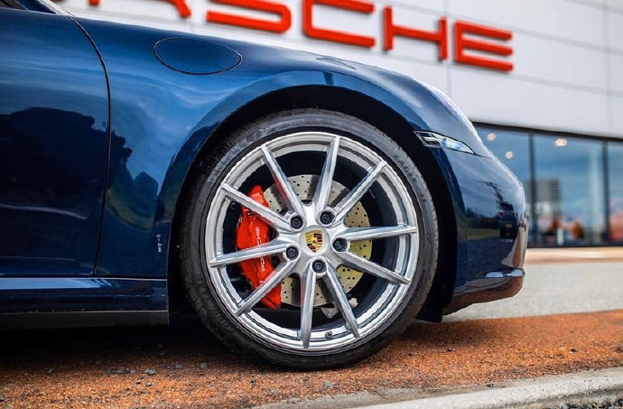 保时捷911 Carrera 4S敞篷版。。。