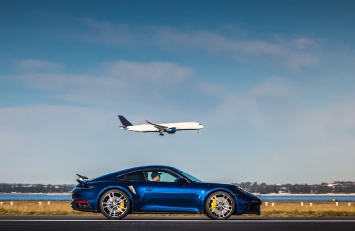 飞机与超跑的极限竞争Porsche 911 Turbo S 推荐关注