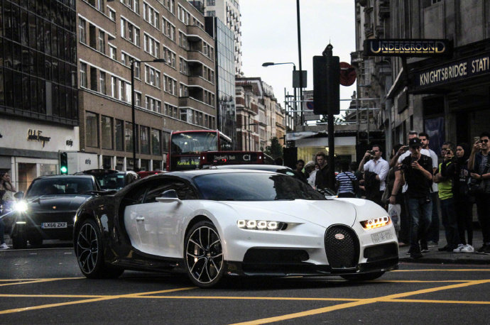 好看的汽车：布加迪Chiron，挺好看~