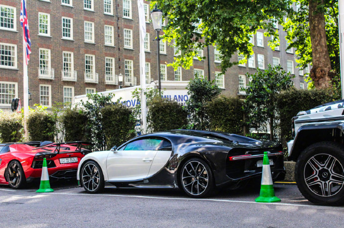 好看的汽车：布加迪Chiron，挺好看~