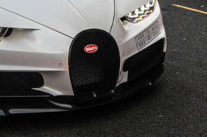 好看的汽车：布加迪Chiron，挺好看~
