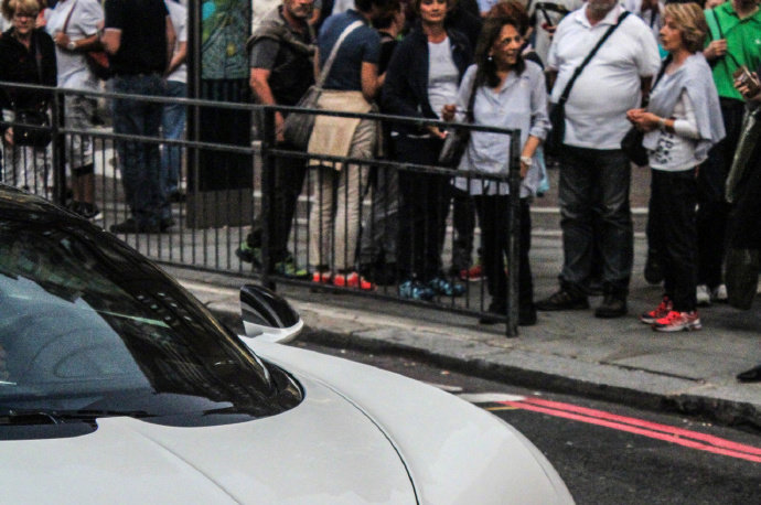 好看的汽车：布加迪Chiron，挺好看~