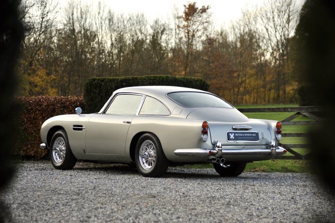 Aston Martin DB5 典范又复古~