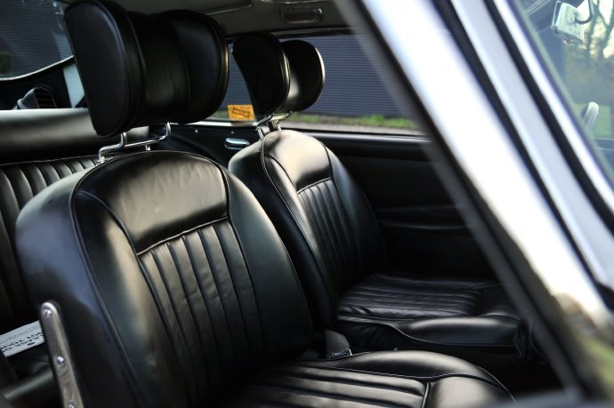 Aston Martin DB5 典范又复古~