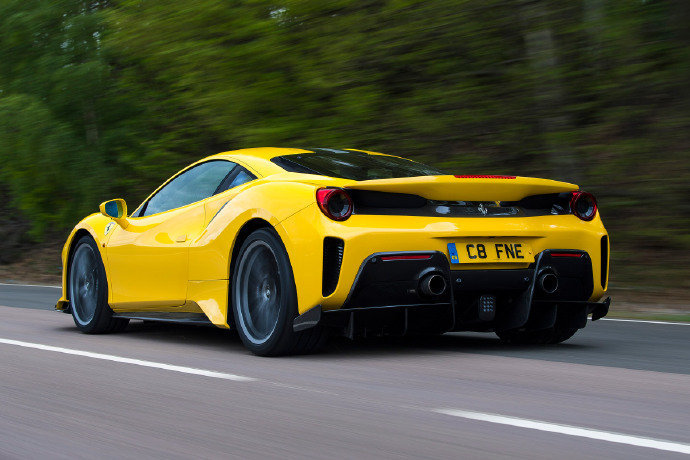 好看的汽车图片：Ferrari 488 Pista ~帅