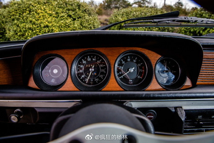 宝马E9，70年代的车，修复后依然能散发出汽车的魅力。