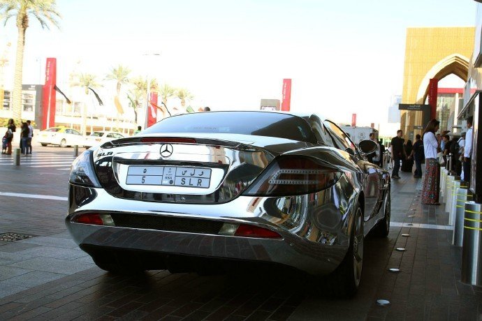 Benz SLR McLaren像极了夜空中最闪亮的星。