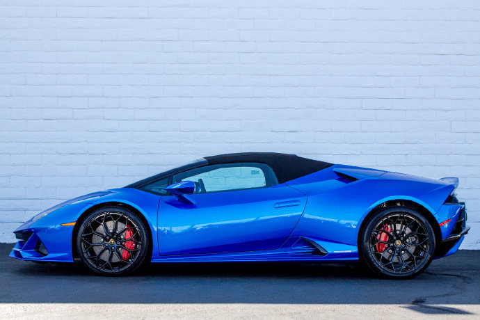 Lamborghini Huracan EVO Spyder 每一个角度都令人惊叹，想拥有