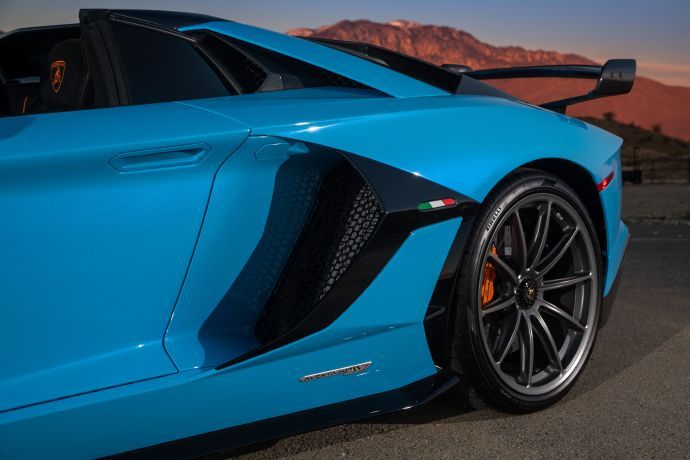 2020 Lamborghini Aventador SVJ Roadster 细节很到位~