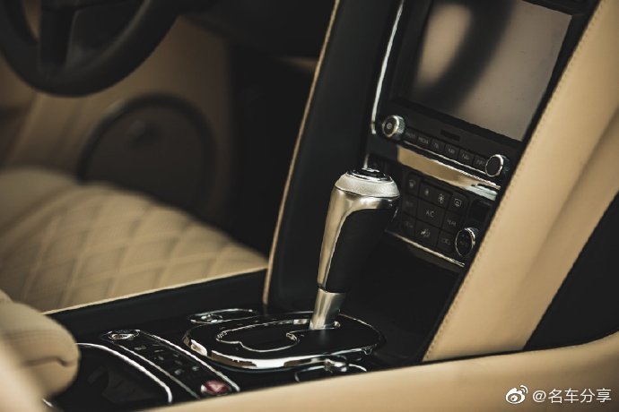 老款宾利欧陆GT V8，当年可算顶级豪车了。 汽车  