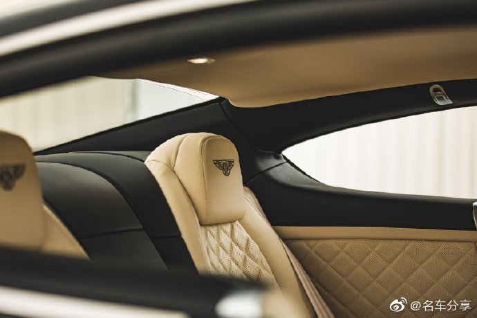 老款宾利欧陆GT V8，当年可算顶级豪车了。 汽车  