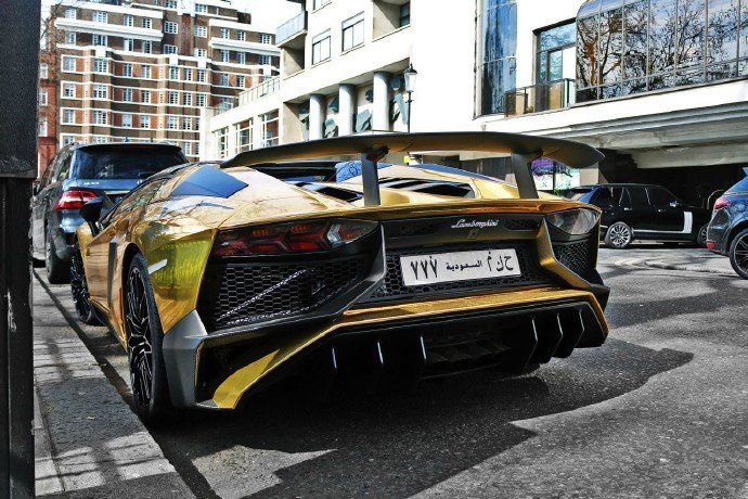 电镀黄金牛兰博基尼Aventador LP750-4，满满的诱惑力！