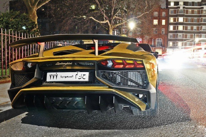 电镀黄金牛兰博基尼Aventador LP750-4，满满的诱惑力！