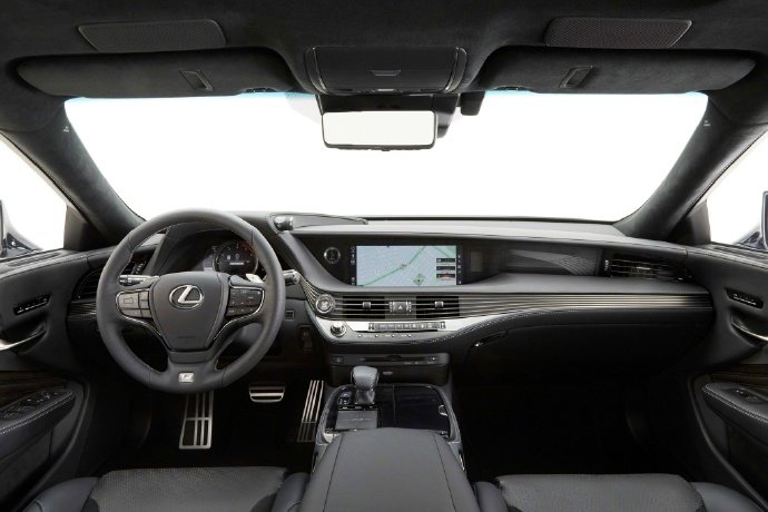 玛莎拉蒂还是能感觉到一种超豪华品牌的氛围~