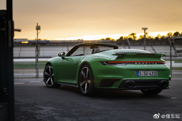保时捷Porsche 911 Turbo Cabriolet 别有一番神韵