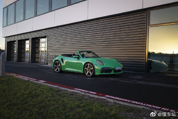 保时捷Porsche 911 Turbo Cabriolet 别有一番神韵