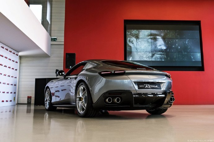 法拉利 FERRARI 英气逼人，厉害了！