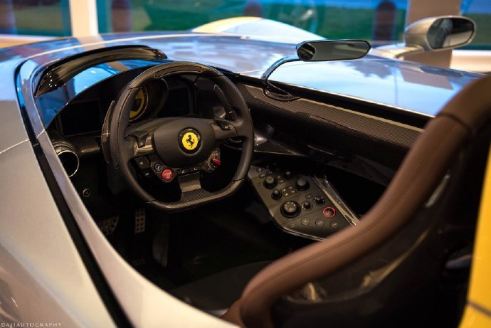 法拉利 FERRARI 英气逼人，厉害了！