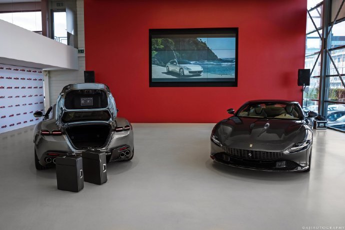 法拉利 FERRARI 英气逼人，厉害了！