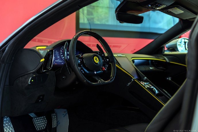 法拉利 FERRARI 英气逼人，厉害了！