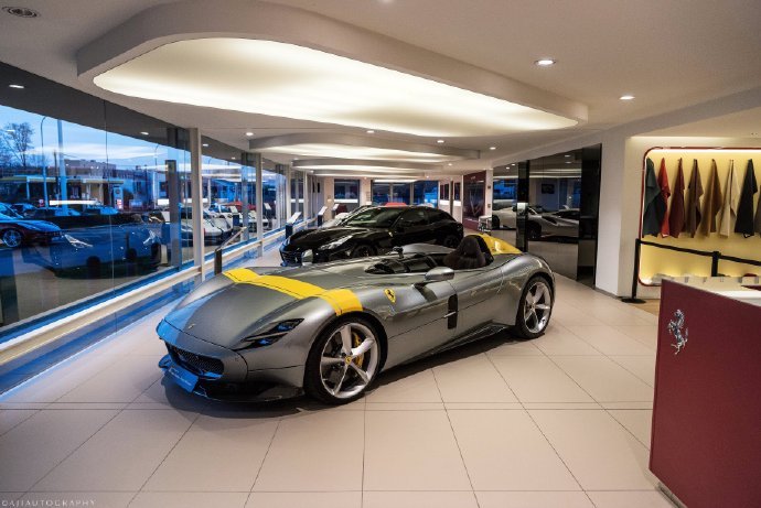 法拉利 FERRARI 英气逼人，厉害了！