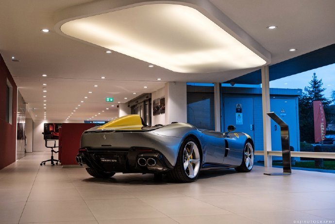 法拉利 FERRARI 英气逼人，厉害了！