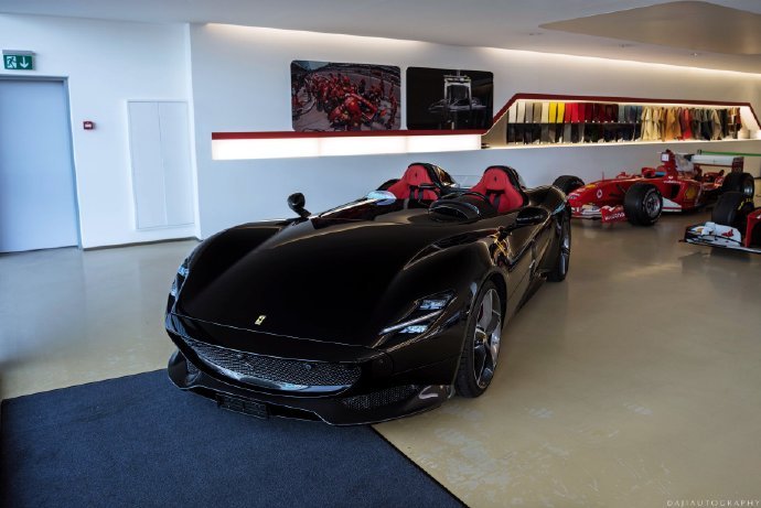 法拉利 FERRARI 英气逼人，厉害了！