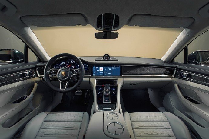 玛莎拉蒂还是能感觉到一种超豪华品牌的氛围~