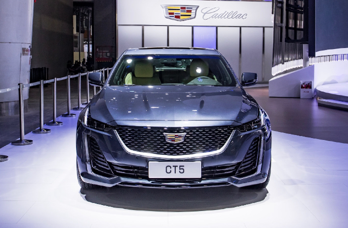 感受一下红旗H9的强大气场，50万内无敌！