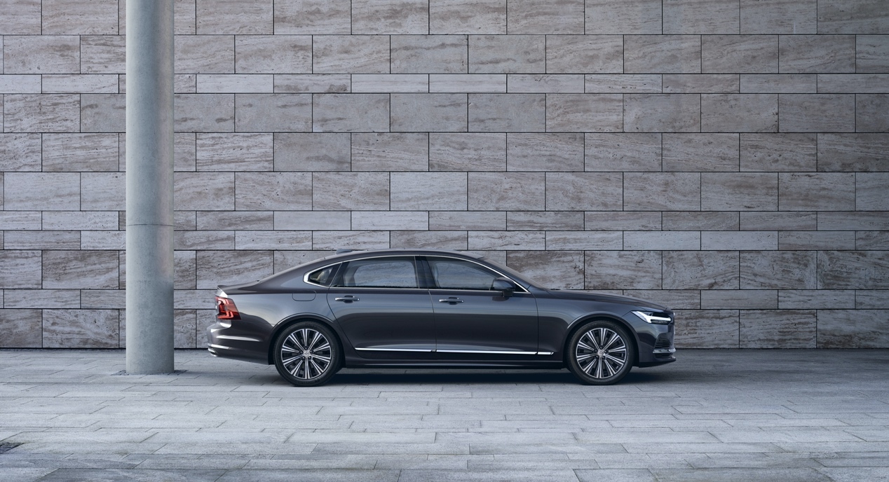 沃尔沃新款S90官图，还是很北欧风，低饱和度色彩，素雅简约。