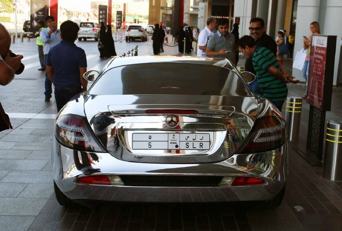 Benz SLR McLaren像极了夜空中最闪亮的星。
