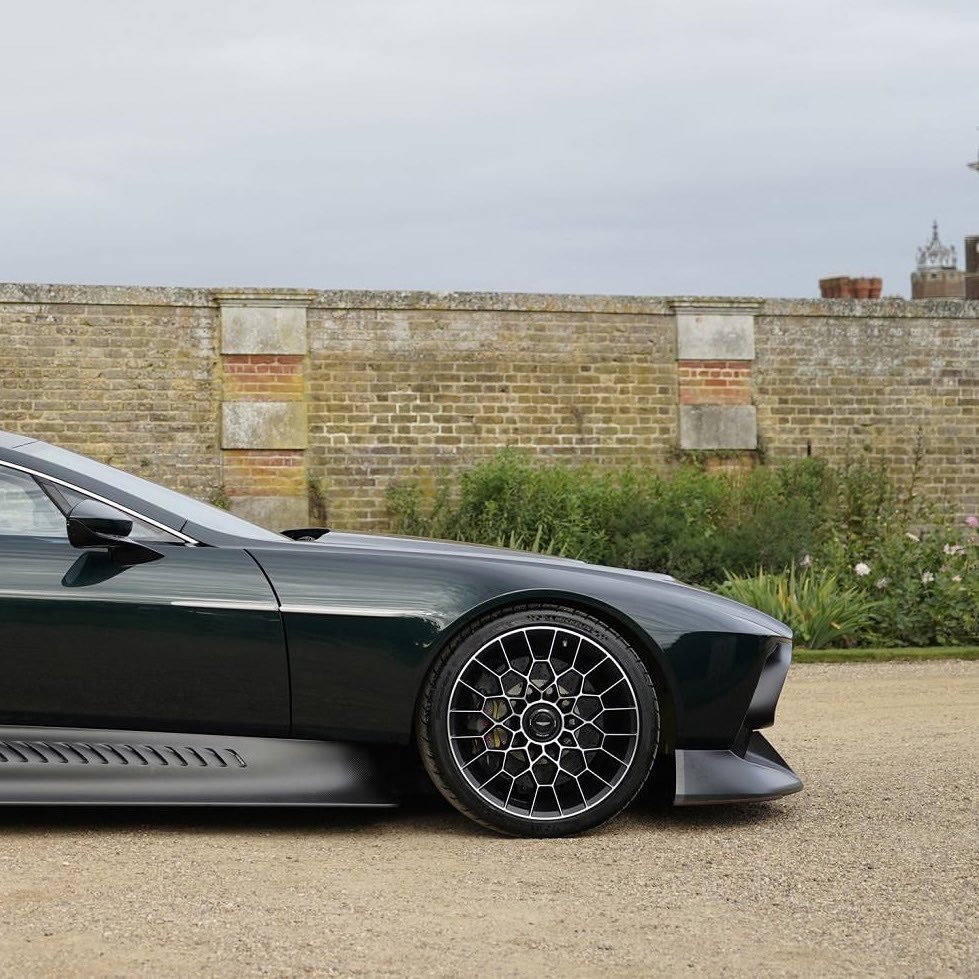 阿斯顿马丁Q部门打造的Victor，碳纤维车身，V12引擎